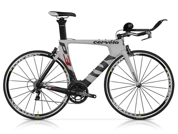 Dizajnový bicykel p31 z chrómových srdiečok cervélo