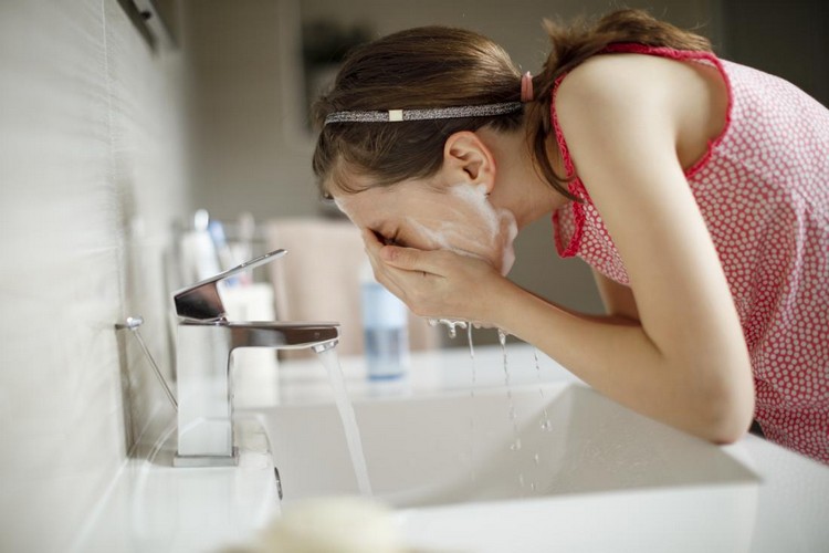 Odstráňte pupienky a čierne bodky tipy medová maska citlivej pokožky