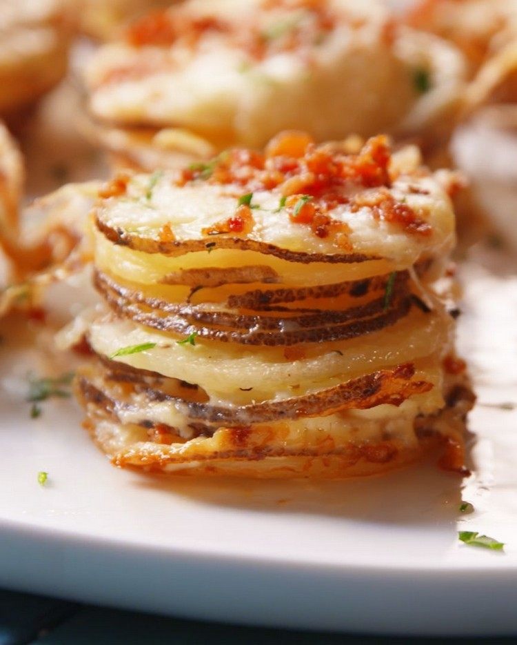 Pripravte si polnočné sústo na silvestrovský gratinovaný zemiak v malom formáte