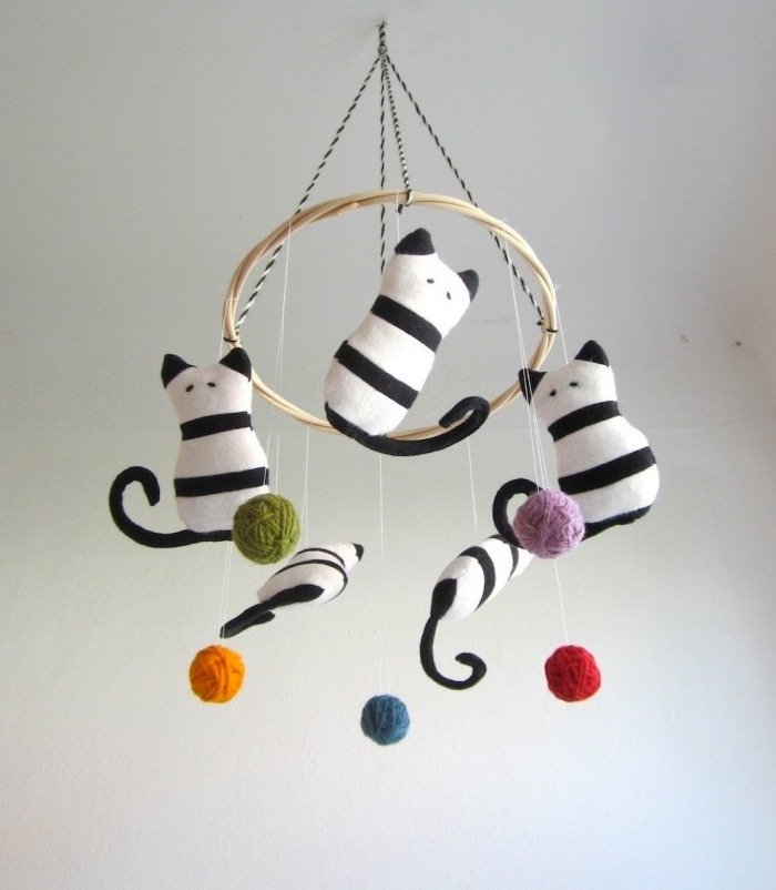 Mobilné mačiatko-pruhované mačiatko-šetrné k životnému prostrediu-bez znečistenia