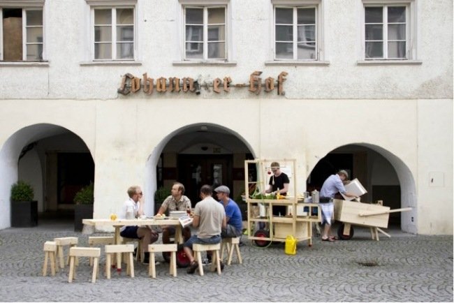 Chmara-Rosinke turistika-v Európe-mobilná kuchyňa pohostinstva