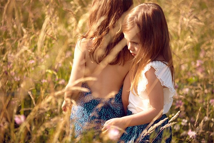 ľahké textílie a elegantné strihy od Chloe móda-malé-dievčatá-jar-leto-2015-Chloe