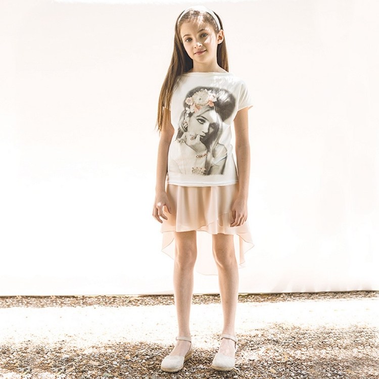 Tričko s potlačou fotografií a kvetinovou aplikáciou móda-dievčatko-jar-2015-illudia-tričko-foto-tlač-kvetina-aplikácia