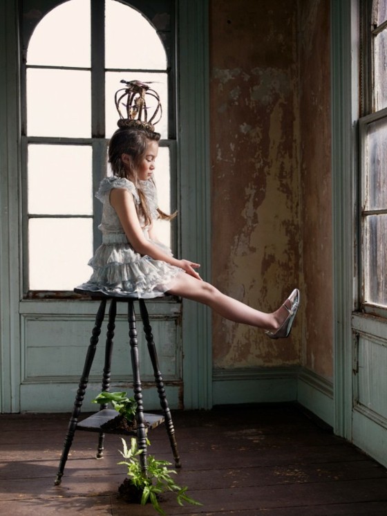 Vodopádové šaty z viacvrstvových dievčat s krátkym rukávom na barovej stoličke Šaty-zozbierané-ročník-móda-pre-dievčatá