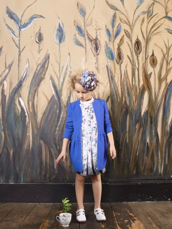 Šaty s kabátom zo saténovej bavlny s nástennou tapetou s kvetinovými motívmi Doplnky do vlasov-satén-a-bavlna-dievčatá-móda