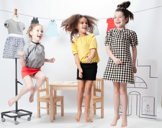 Šaty s motívmi saténová top krátka sukňa žltá saténová blúzka Strieborná farba-top-žltá-blúzka-móda-pre-dievčatá