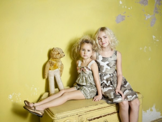 Khaki zelené maskáčové oblečenie krátke nohavice šaty v maskáčových farbách Cuddly-toy-playuit-short-with-patterns