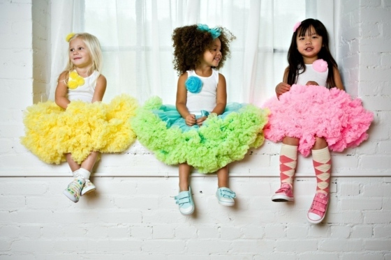 Móda pre dievčatá- 100 roztomilých nápadov na leto 2014 Ružovo-žlto-zelená-bavlnená-tylová-kvalita-šaty-vlasové doplnky-dievčenská móda