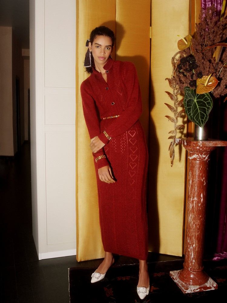 Pletené šaty jesene 2021 trendových farieb zimy