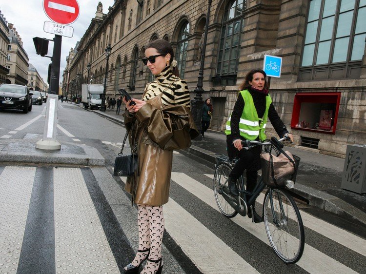 Výrazné pančuchové nohavice trendová móda jeseň zima 2021 22