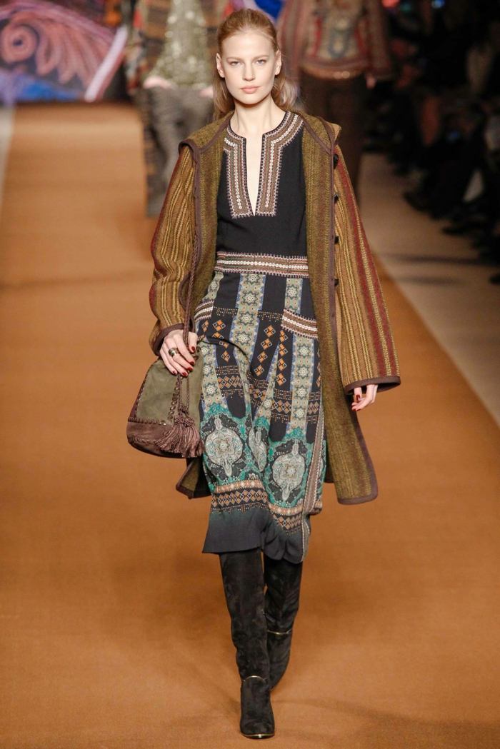 Dekoltové šaty obdĺžnikového hnedého kabátu Suede-kožené-čižmy-kabát-Etro