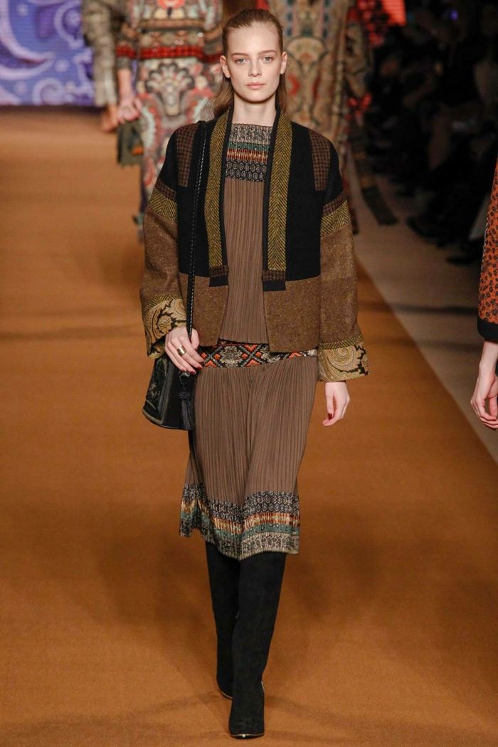Režim Etro na jeseň 2014 vlnené textílie hnedých tónov Skladaná sukňa hnedý semišový kožený blejzer
