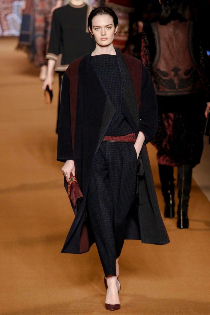 tmavá kombinéza z vlny od Veronice Etro Overal-s-opaskom-kabát-kabát