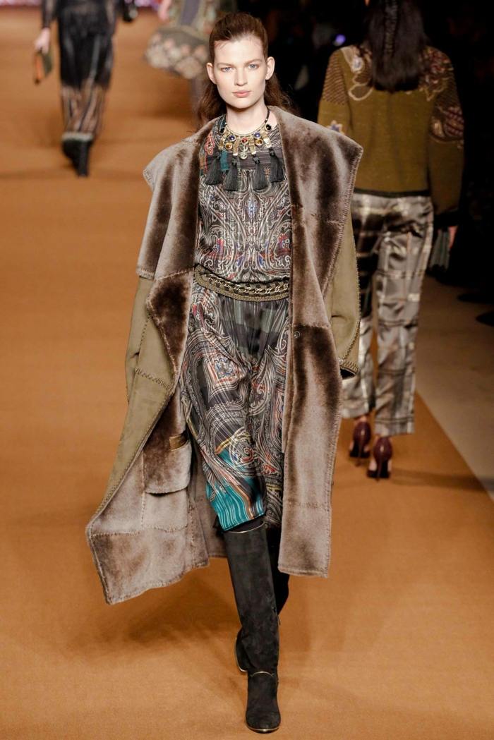 Úzke čižmy z trblietavej textílie Coat-Dress-Colorful-Figures-Etro-Collection-2014