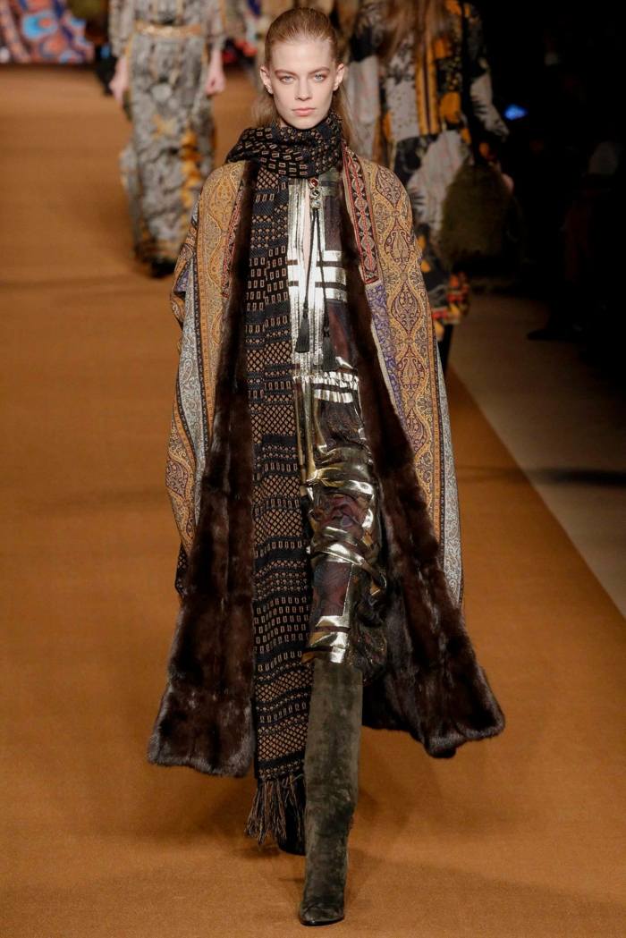 Vlnené látky, hodváb a jemný šifón a kožušina Kabát-vyrobené-z-kožušiny-XL-šál-semiš-kožené-čižmy