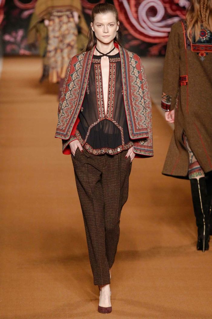 Vesty a kabáty s motívmi Etno Nohavice vyrobené z vlny Nohavice-vesta-vyrobené z vlny-od-Etro