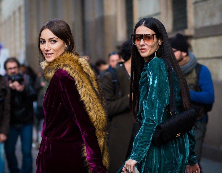 Módny trend: zistite viac o zamate a viac o extravagantných trendových tkaninách Módny trend: zamat-šaty-dlhé-zeleno-červené