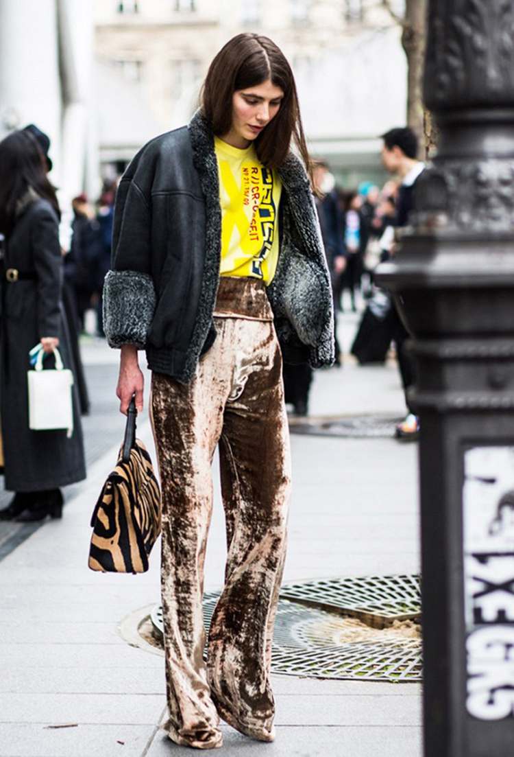 Široké zamatové nohavice a tričko módny-trend-zamat-nohavice-béžová-široká-noha