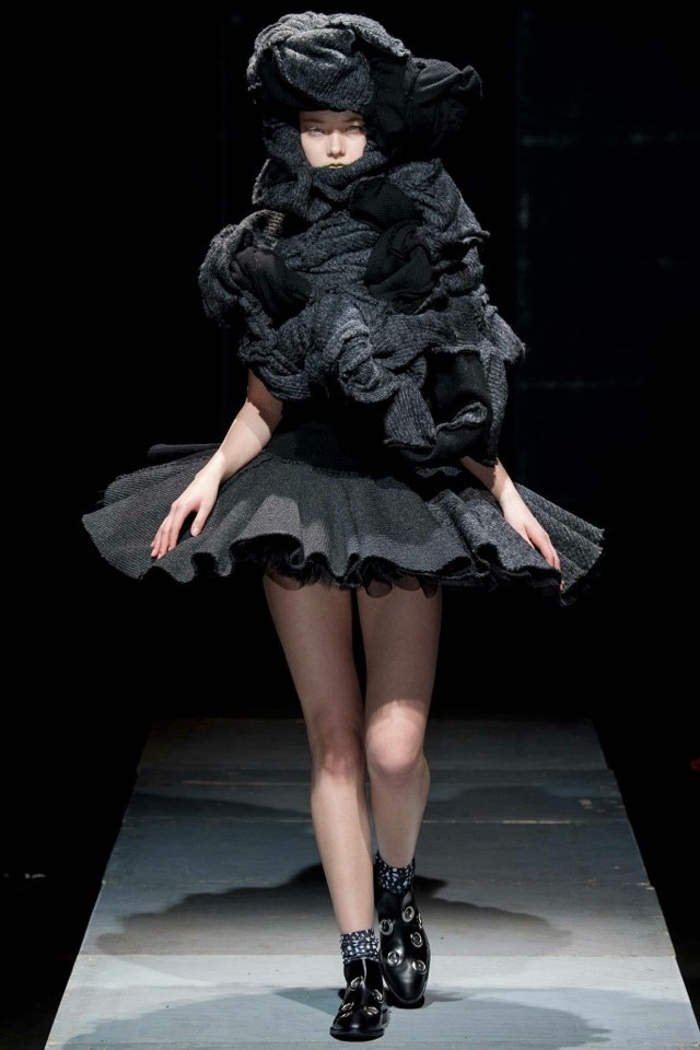 extravagantná móda od Come des Garcons pre A / W 2014-2015 comme-des-garcons-jeseň-zima-2014-2015-parížsky-týždeň módy