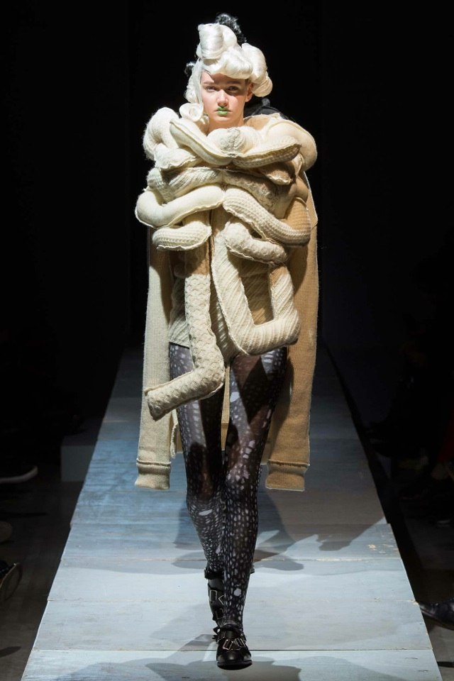 Futuristické úplety z Comme des Garcons comme-des-garcons-jeseň-zima-2014-2015-úplet