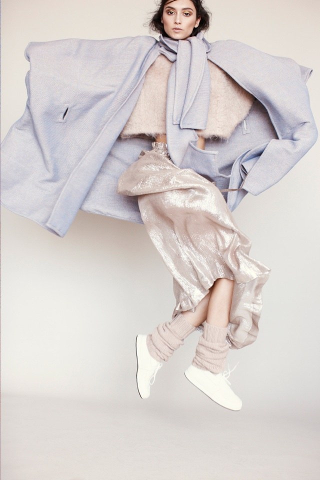 Módne návrhy v pastelových farbách - kabát v orgováne elektrické-perie-jeseň-zima-2014-2015-pastelové farby