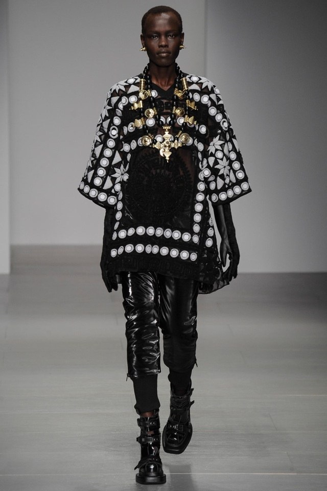 vzorovaná tunika so vzorom čiernych a bielych kruhov ktz-jeseň-zima-2014-2015-vzorovaná-čierno-biela-tunika