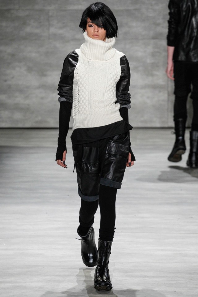 nohavice a svetre po kolená s rolákmi v čiernej a bielej farbe nicholas-k-jeseň-zima-2014-2015-čierno-biely vzhľad Módne trendy budúcnosti