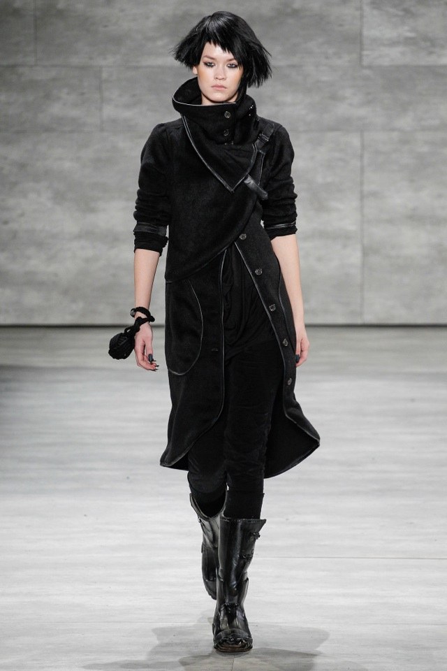 čierny kabát na jeseň-zima 2014 2015 nicholas-k-jeseň-zima-2014-2015-čierny kabát