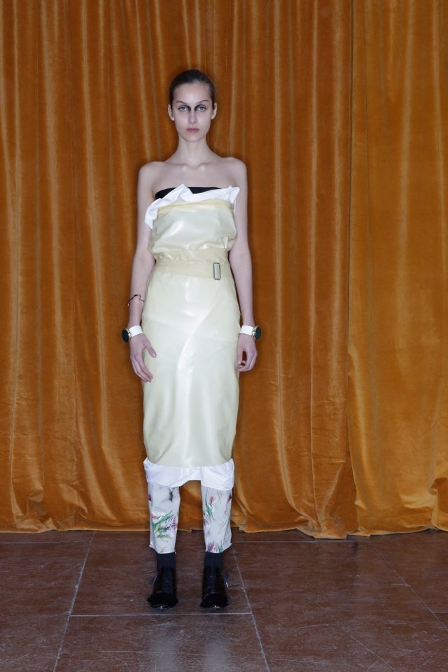 neobvyklé šaty z kolekcie jeseň-zima 2014-2015 toga-jeseň-zima-2014-2015-neobvyklé-šaty