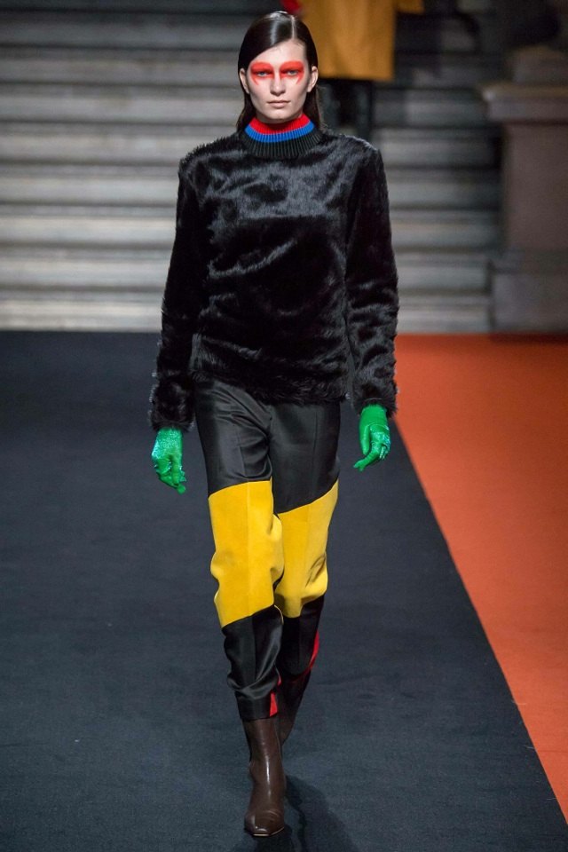 thomas-tait-jeseň-zima-2014-2015-útulný-čierny sveter