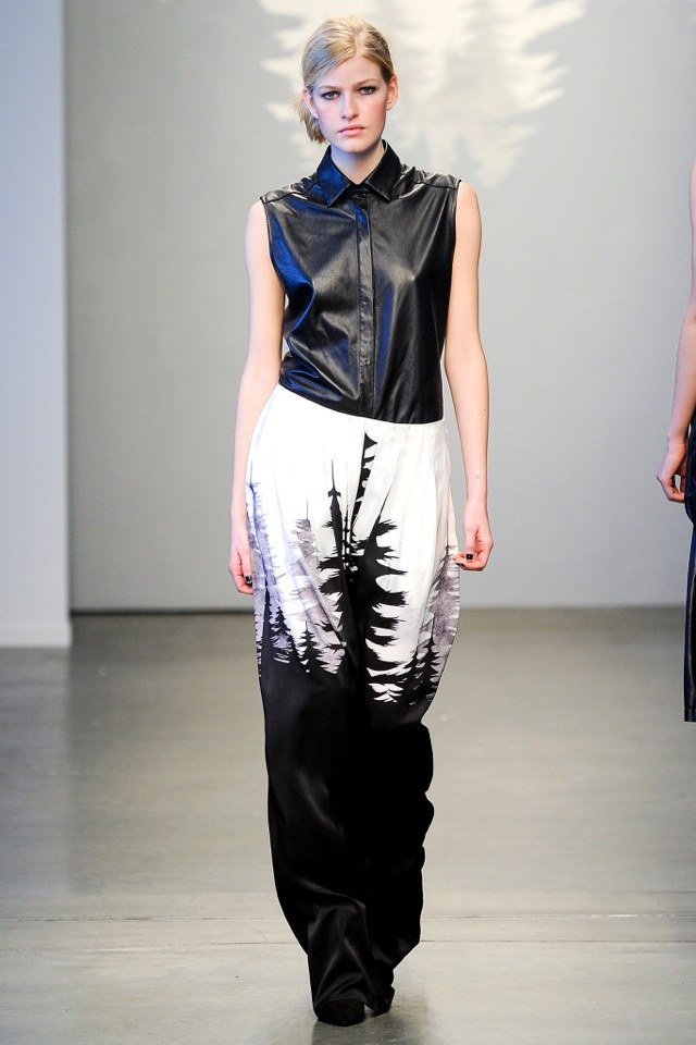 Tess-Giberson-jeseň-zima-2014-2015-kožená košeľa-bez rukávov-maxi sukňa