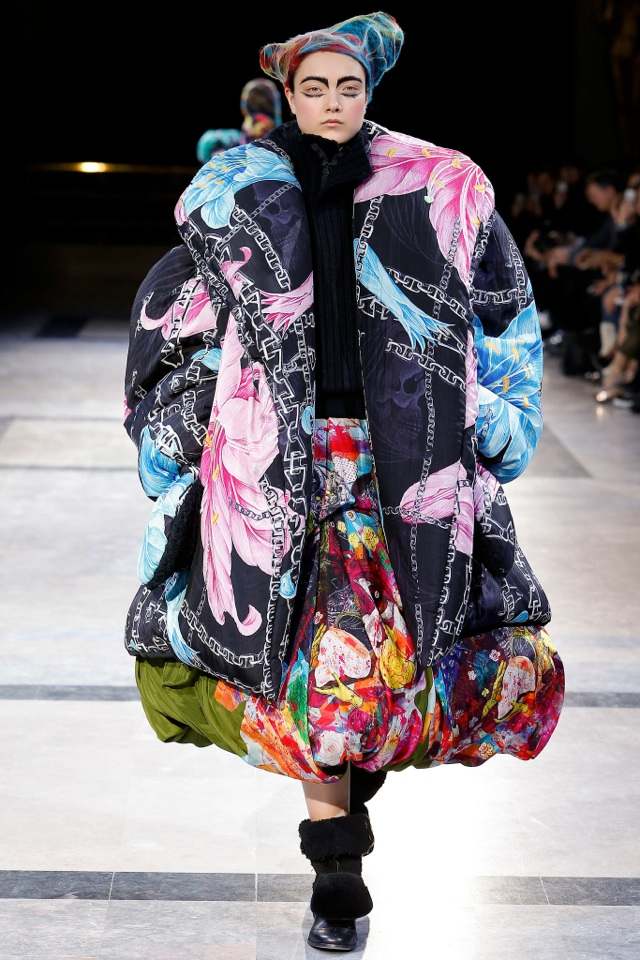 yohji-yamamoto-jeseň-zima-2014-2015-nadrozmerné prevedenie