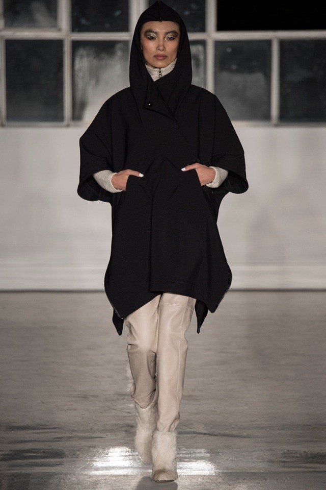 zero-maria-cornejo-jeseň-zima-2014-2015-čierny kabát-kapucňa