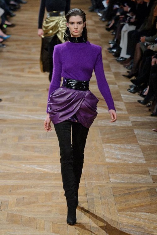 módne farby na jeseň zima 2013 2014 fialové šaty balmain módne trendy farby jeseň zima 2013 2014 fialové šaty balmain