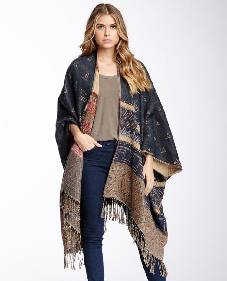 Etnické motívy, béžová a tmavo modrá sa ideálne hodia k jednoduchým džínsom Dámske pončo - jeseň - každodenné - deka - lemované - béžové - tmavo modré - rifle - ležérne