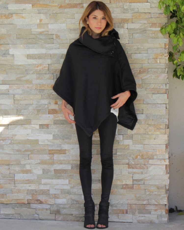 elegantné a zúžené v čiernej farbe s členkovými topánkami na členok pončo-dámske-jesenné-čierne-elegantné-legíny-peeptoe-členkové čižmy-štýlové