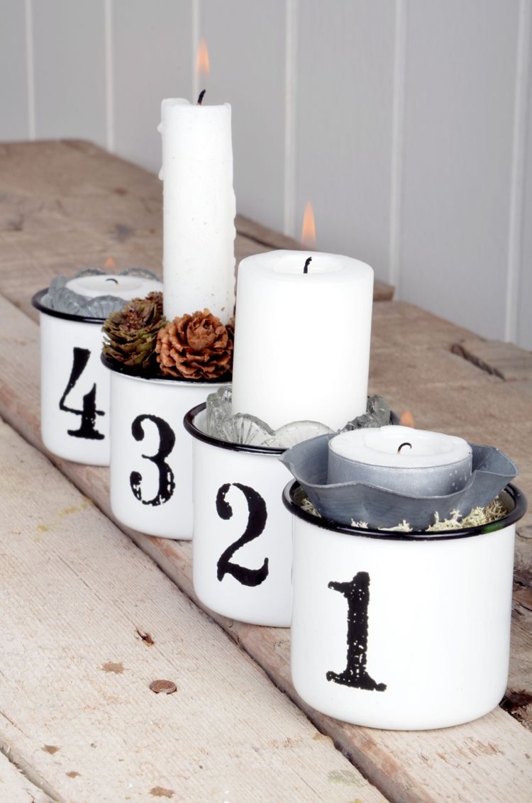 Adventný veniec s rôznymi sviečkami adventný veniec moderné kovové vedro chlpaté sviečky mixujú šišky