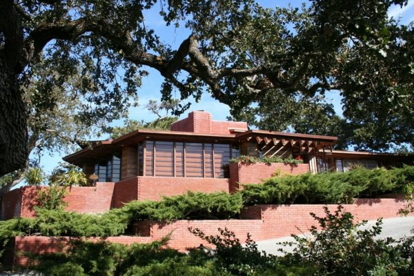 single-story-house-american-architecture-Frank-Lloyd-Wright