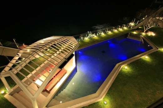 vzrušujúci vonkajší dizajn - oblasť bazéna