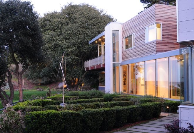 kinetické plastiky zasklenie živých plotov boxu