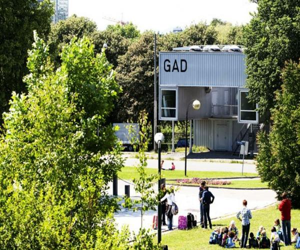 inovatívny moderný exteriérový dizajn - galéria umenia v Nórsku