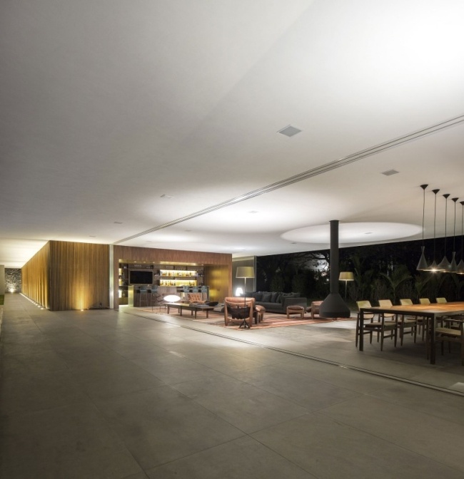 Betónová podlaha pasívny dom otvorená fasáda posuvné prvky sklo Betónová podlaha pasívny dom otvorená fasáda posuvné prvky sklenené dvere