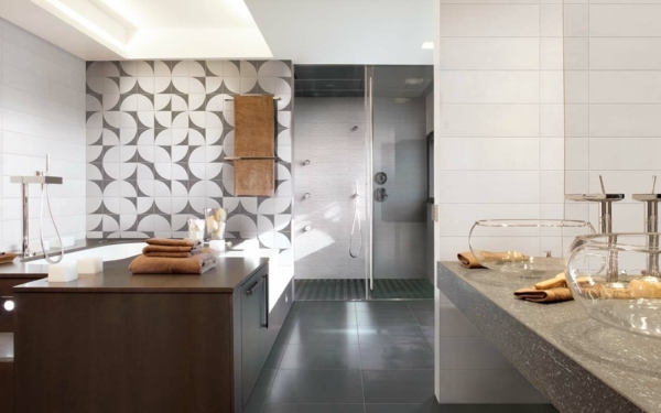 sivá biela kúpeľňová dlažba nápady nápady stena sivá biela skrinka do kúpeľne s dreveným podstavcom