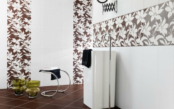 Kvetinový vzor kúpeľne v bielej farbe Kvetina vzor biela farba kúpeľňa