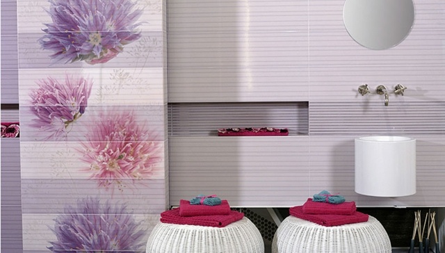 purpurové moderné obklady do kúpeľne štýlové kvety Kúpeľňové obklady kvety štýlové kombinácie