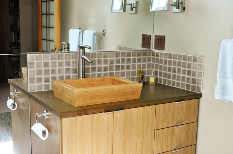 kúpeľňový nábytok-bambus-moderné-umývadlo-drevo-obdĺžnikové-umývadlo-obklad-zrkadlová stena