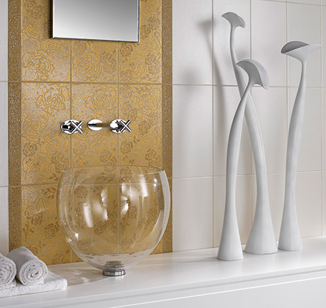 Moderné obklady do kúpeľne kvetinové dekory zlatá Moderné obklady na stenu kvetinové dekory zlaté jemné