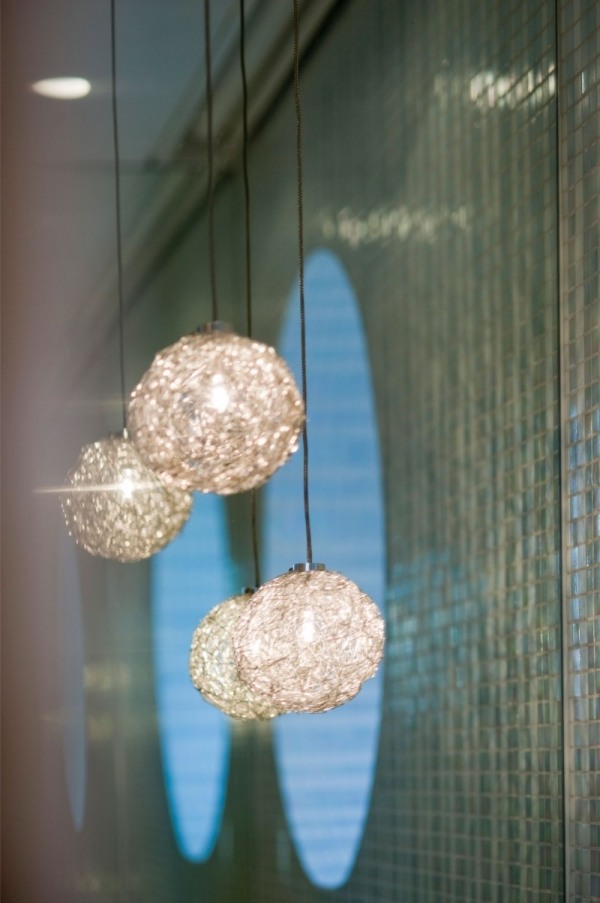 závesné svetlá na malú kúpeľňu, dizajn minosa