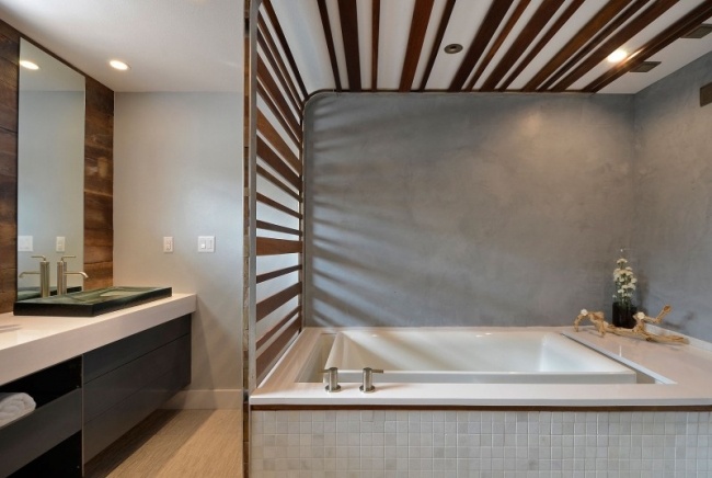 rekonštrukcia kúpeľne hranatá vaňa konštrukcia drevených lamiel