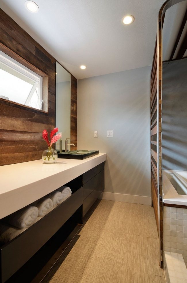 moderná rekonštrukcia kúpeľne biela doska pod skrinky